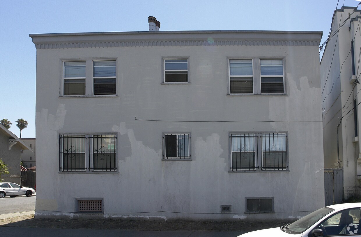 Building Photo - 301 E 15th St