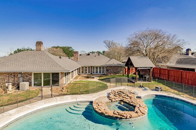 Foto del edificio - Resort-Style 4 Bedroom Home with Pool & Outdoor Pavilion in Pine Park