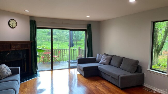 Building Photo - 70 Sayre Dr