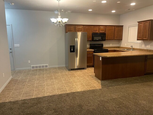 Building Photo - 664 S 410 E