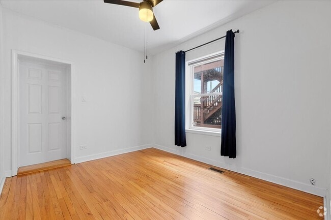Building Photo - 6445 N Greenview Ave
