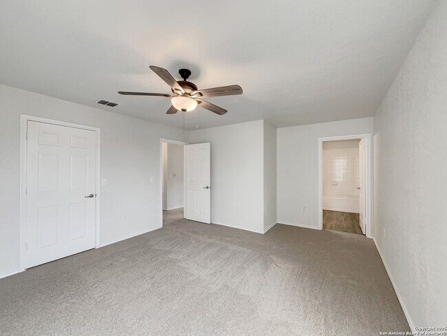 Building Photo - Charming 3 Bedroom 2 Bath home in Northeast Crossing.