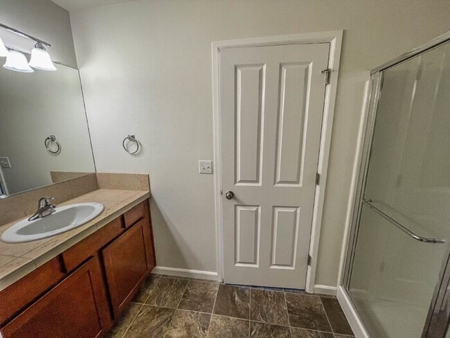 Building Photo - 3 Bed 2.5 Bath 2 Car Garage 1493sf Low maintenance yards. Prime Location.