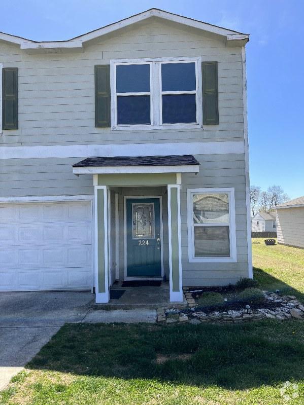 Building Photo - 224 Dormont Dr NE