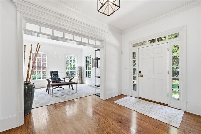 Foto del edificio - 1124 Moores Mill Rd NW