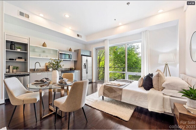 Building Photo - 1133 Metropolitan Ave