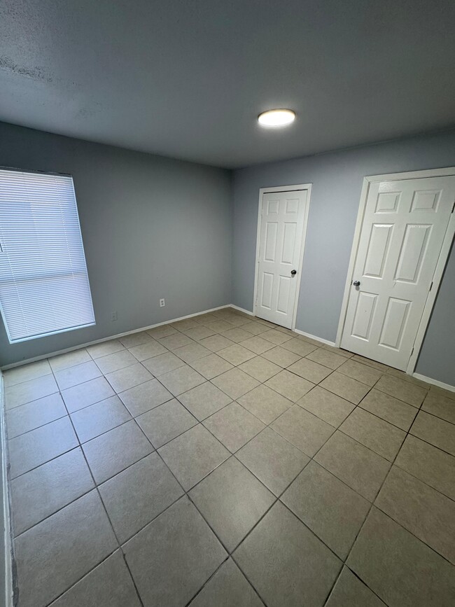 Building Photo - 8034 Antoine Dr