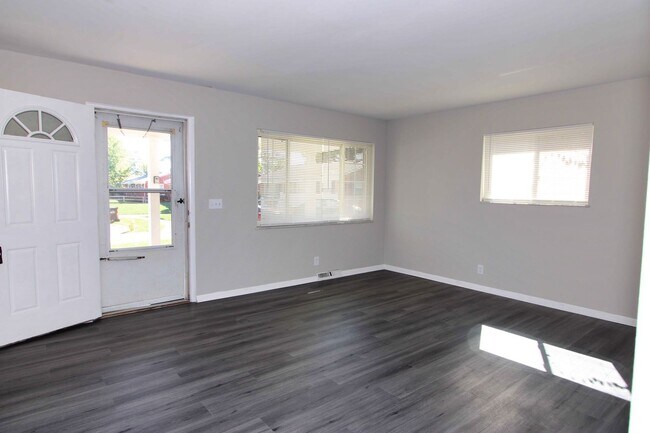 Foto del edificio - 4 Bed 2 Bath House for Rent