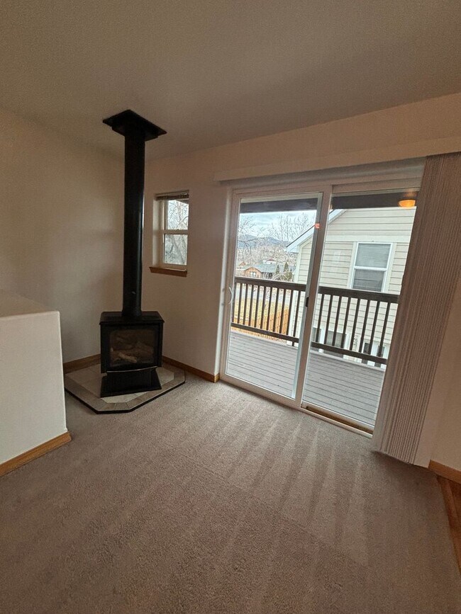 Foto del edificio - 2418-2420 Ernest