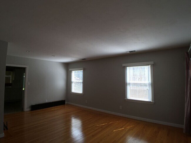 Building Photo - Lovely Home with Great Features Near Downtown