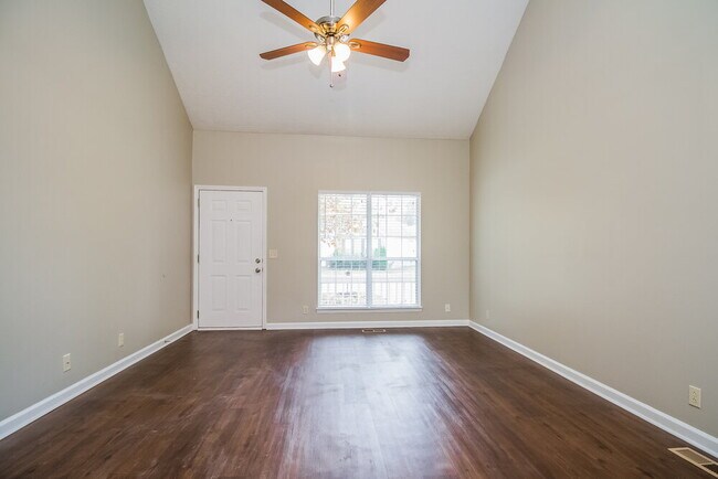 Foto del edificio - 1052 Cedar Creek Village Rd