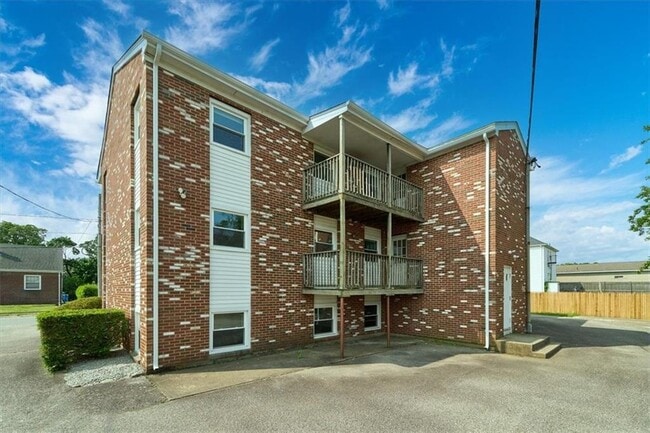 Building Photo - 46 Carman St