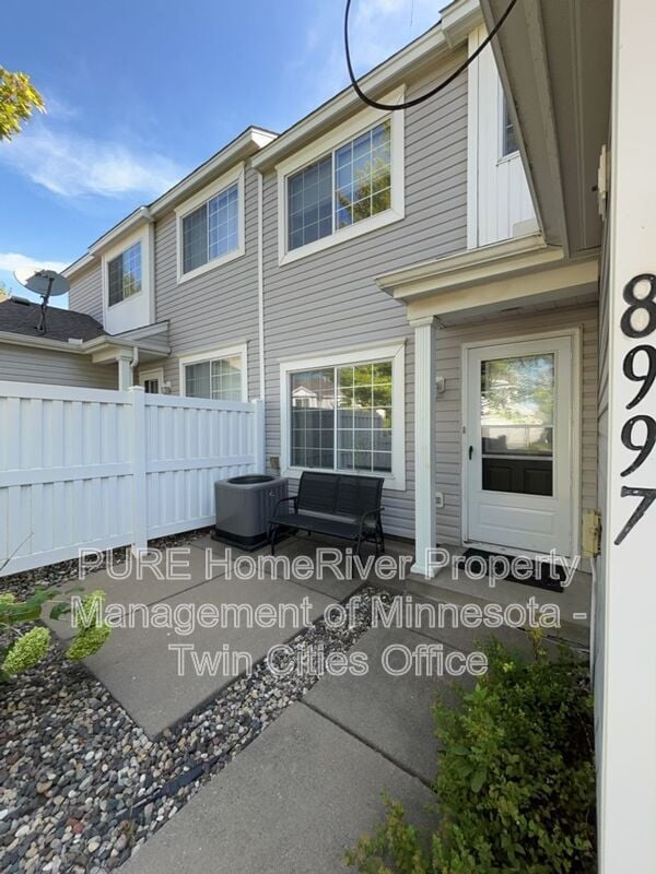 Building Photo - 8997 Scarlet Globe Dr