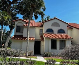 Building Photo - 1059 Country Club Dr