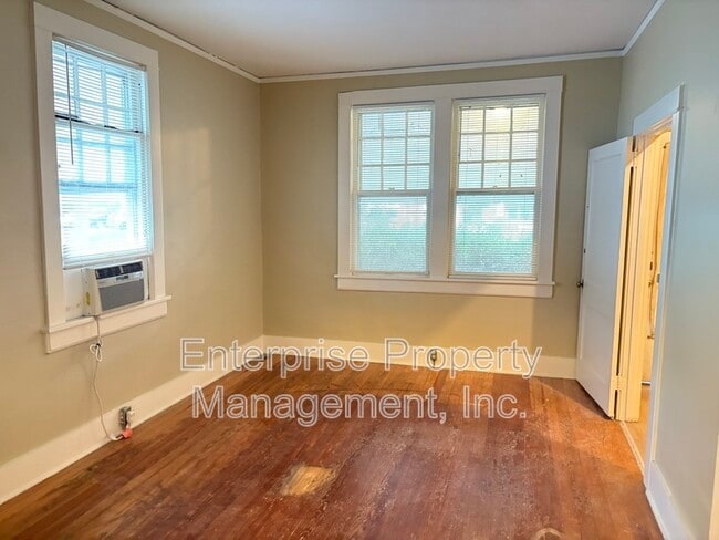 Photo - 2187 Court Ave Apartment