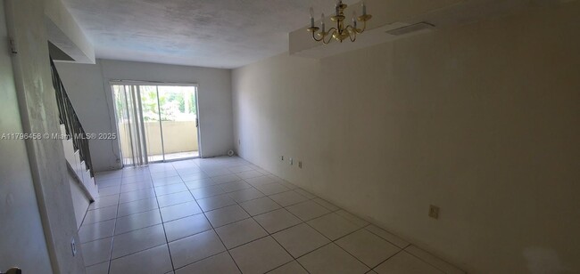 Building Photo - 465 Swallow Dr