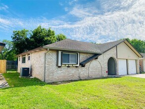 Building Photo - 13447 Greenway Dr