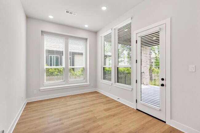 Building Photo - 415 N Hillary Step Pl