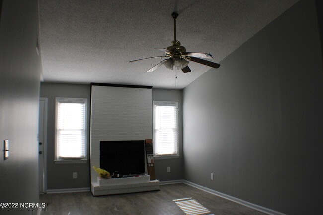 Building Photo - 107 Hickory Grove Dr