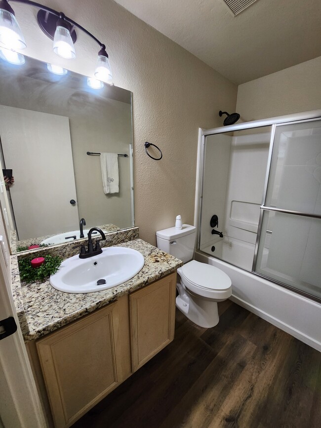 Upstairs Bathroom - 356 S Water Ln