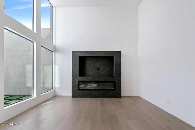 Building Photo - 4825 N 72nd Way