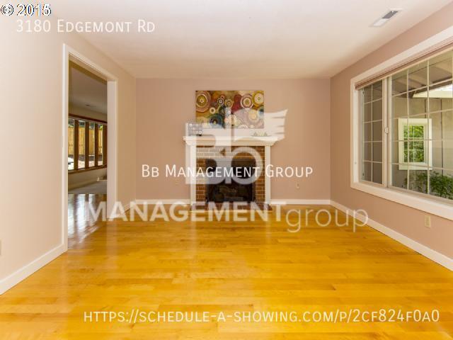 Building Photo - Lake Oswego Beautiful Updated  Home Locate...