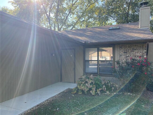 Building Photo - 934 Turtle Creek Dr