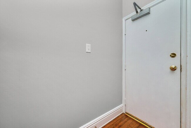 Foto del edificio - 2215 W Grace St