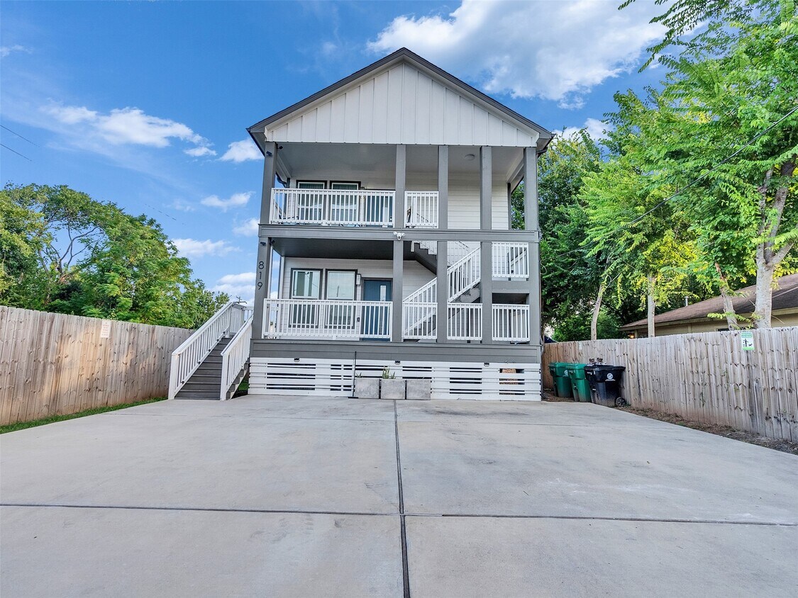 Foto principal - 819 E 40th St