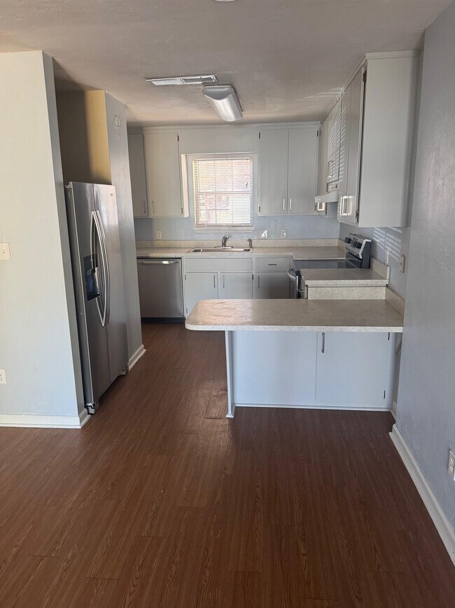 Foto del edificio - 3748 Donovan Dr