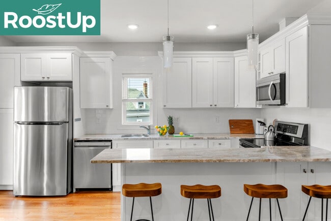 Building Photo - Furnished Bedroom with Private Bath in East Boston