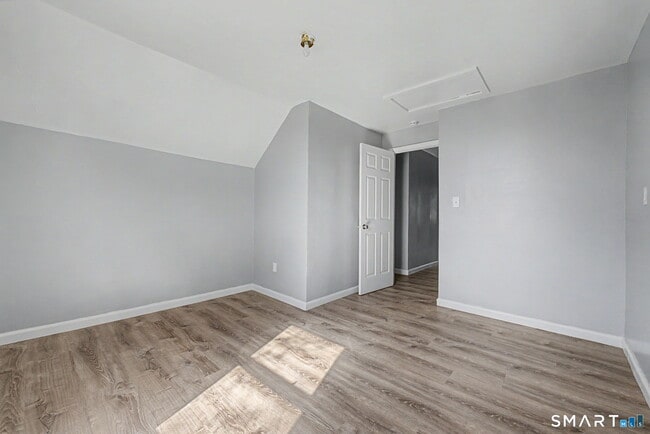 Building Photo - 23 Beacon St