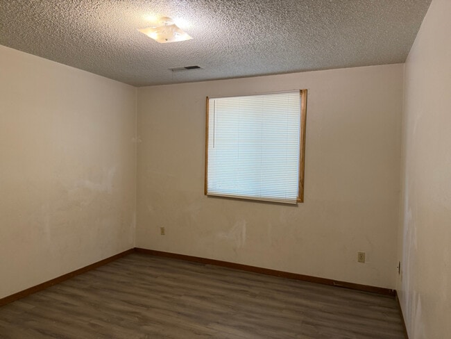 Building Photo - 365 Ellis Ave