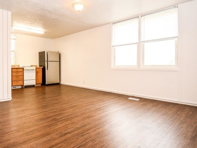 Building Photo - 626 E 700 N