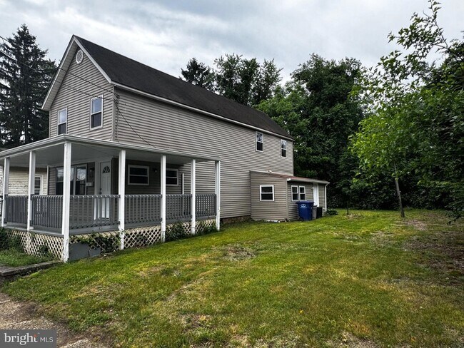 Building Photo - 623 Spruce Street