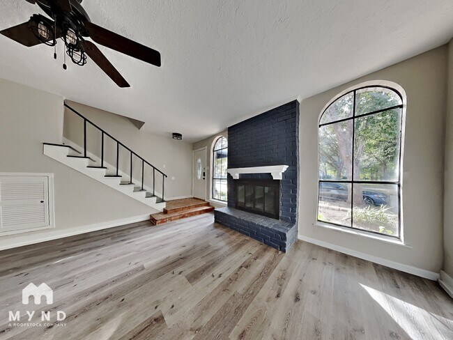 Foto del edificio - 2052 Lakeside Dr