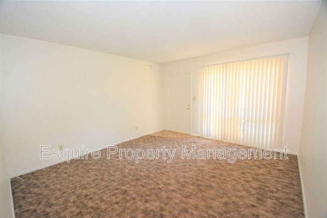 Building Photo - 2050 N Ventura Rd