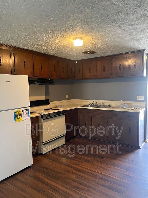 Building Photo - 123 Circle Dr