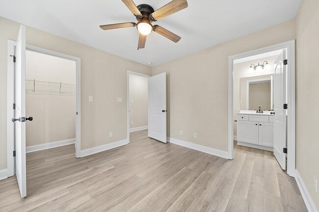 Building Photo - 920 Foch St