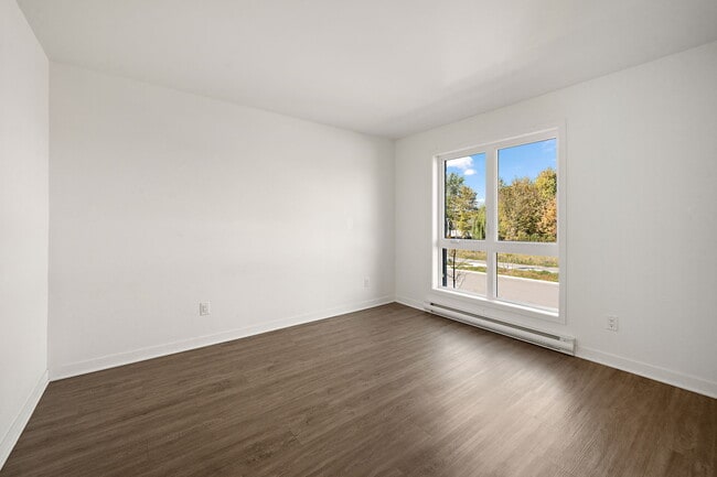 Photo du bâtiment - 1375 Crois Sherwood