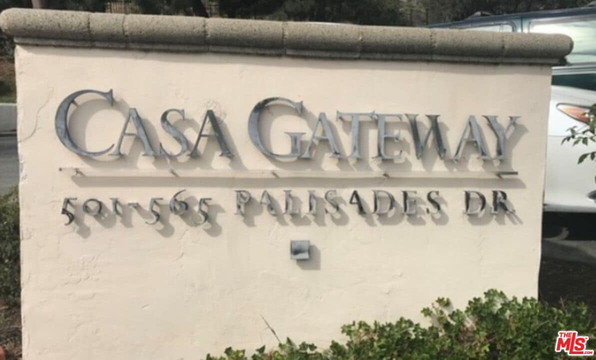 Primary Photo - 501 Palisades Dr