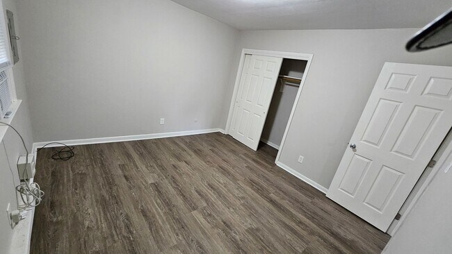 Building Photo - Unit A 2231 Greenwell Road VB
