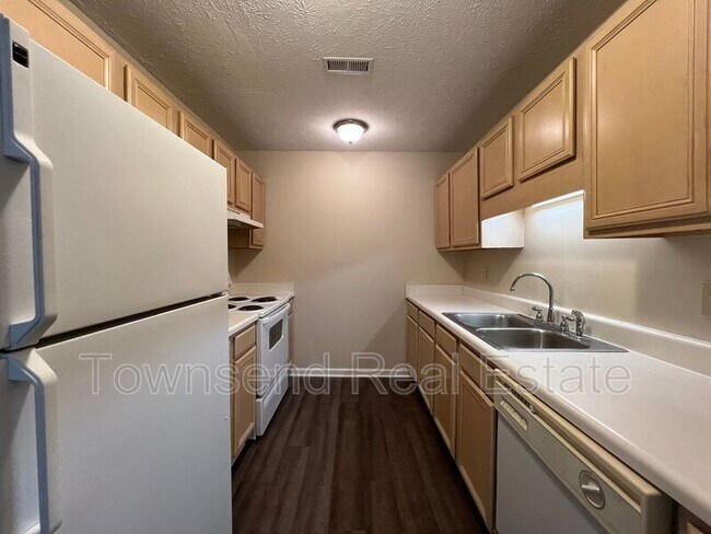 Building Photo - 2587 Gotts Ln