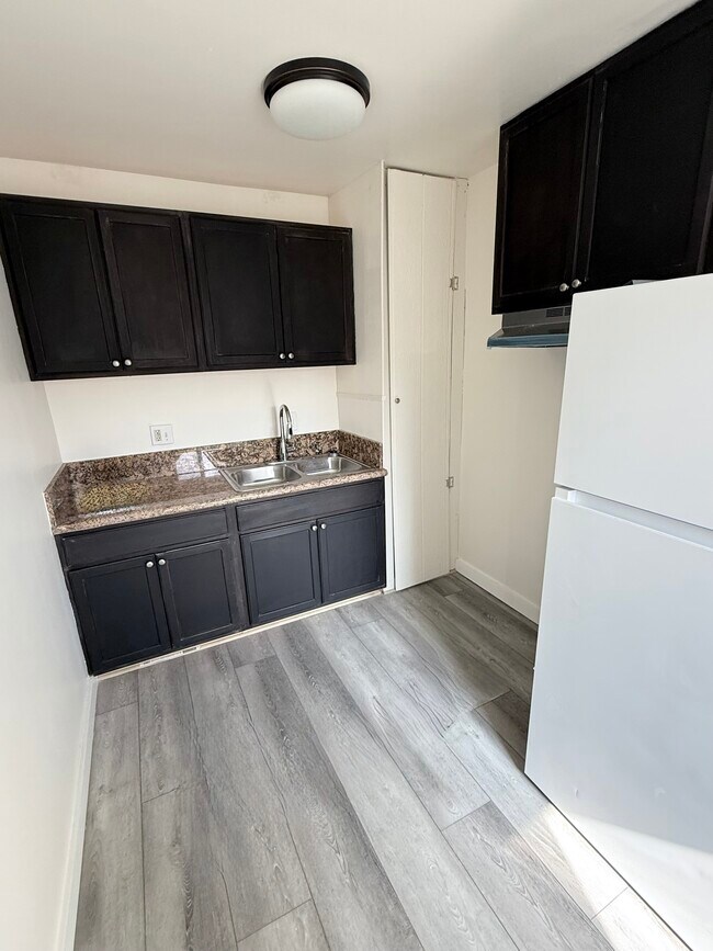 Foto del edificio - 12521 Rose Ave