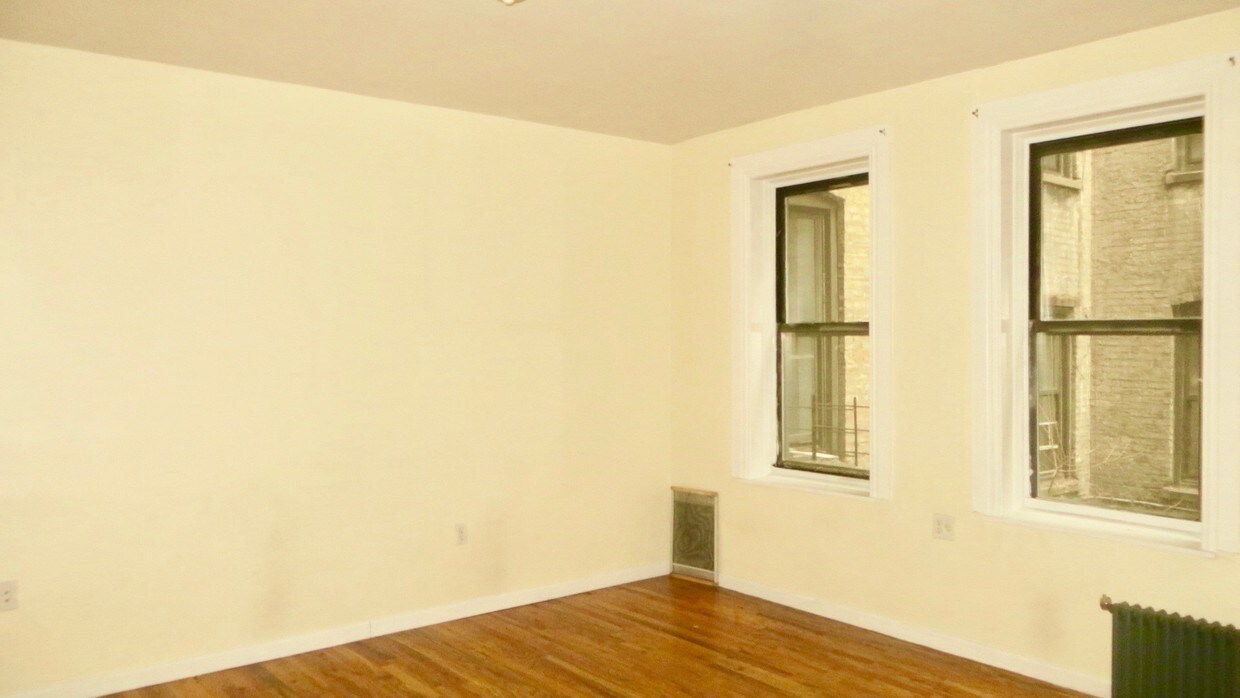 Primary Photo - 90 Ellwood St