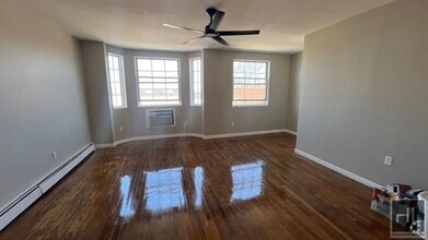 Building Photo - FRESHLY  RENOVATED 3 BEDROOMS/2 FULL BATHR...