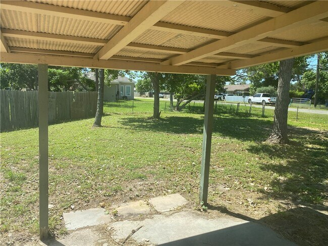 Foto del edificio - 1233 Baywood Ln
