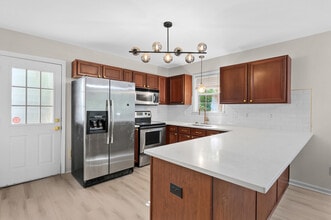 Building Photo - 305 Dearing Dr