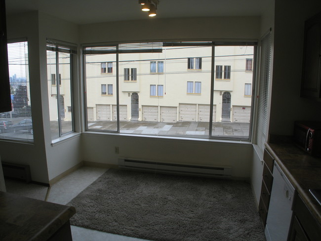 Building Photo - 1364 Noe St