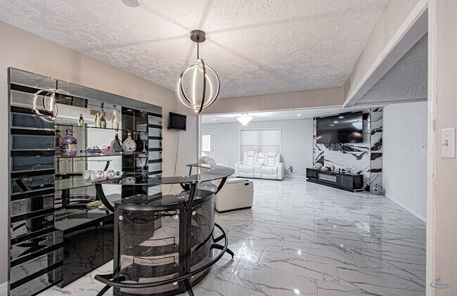 Foto del edificio - 3921 Maple Ave